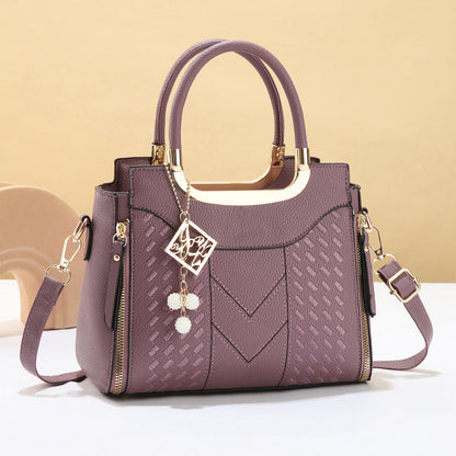 Bolso de Mano Acolchado para Mujer con Bandolera Ajustable y Detalles Dorados