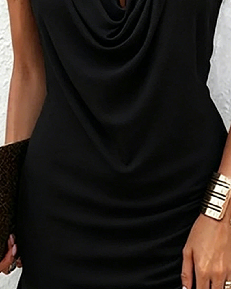 Vestido casual con cuello drapeado y sin mangas