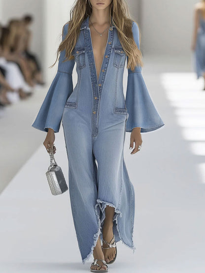 Mono casual retro azul claro de mezclilla con mangas largas acampanadas y pierna ancha con borde sin rematar