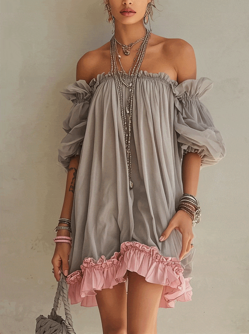 Vestido mini gris de gasa con hombros descubiertos y dobladillo rosa