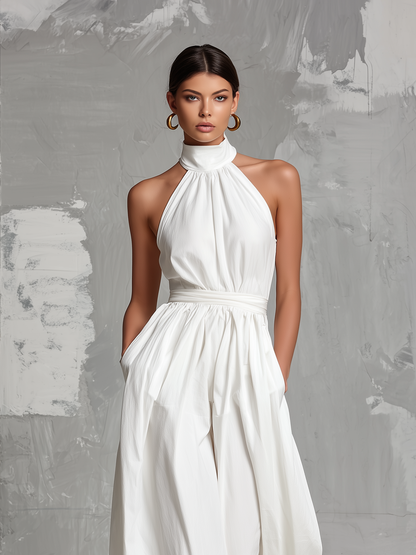 Elegante mono blanco tejido sin mangas con cuello halter