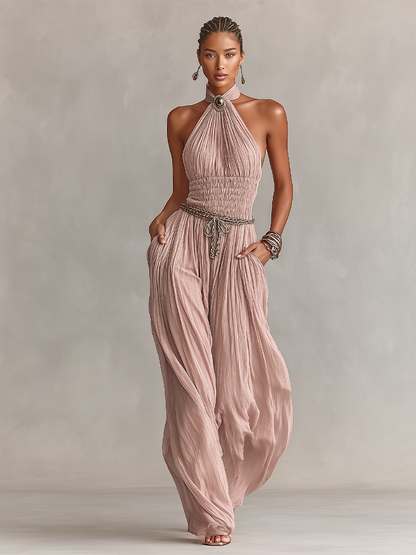 Mono plisado con cuello halter y cintura fruncida