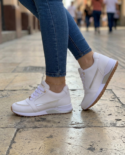 Zapatillas cómodas con perfil metalizado