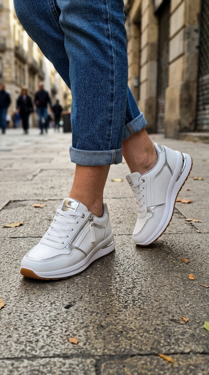 Zapatillas cómodas con cremallera y detalles metalizados
