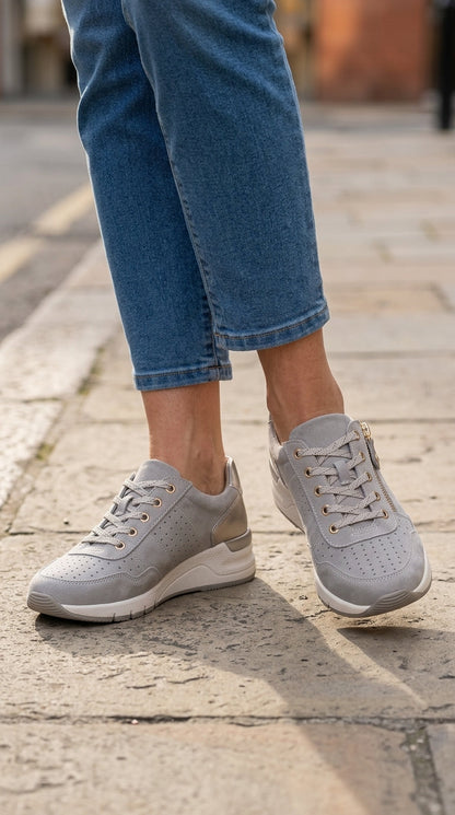 Zapatillas con cuña interna y cremallera