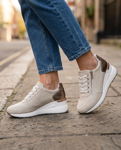 Zapatillas con cuña interna y cremallera