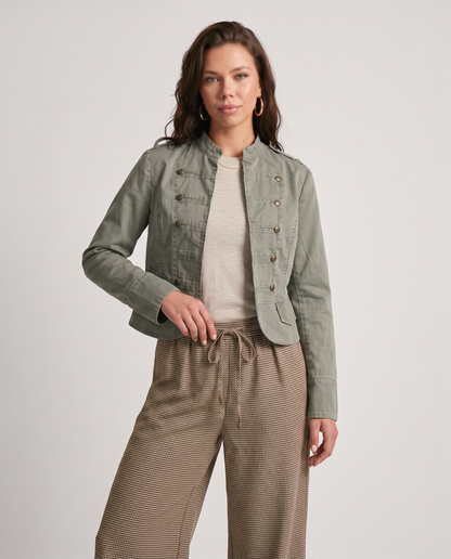 Chaqueta corta lavada con doble botonadura