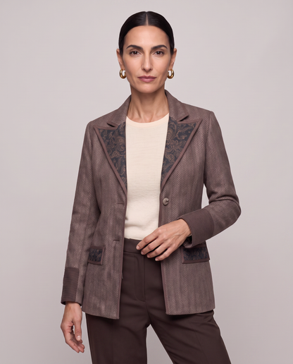 Blazer espigado con inserto jacquard y ribetes de piel sintética - Marrón