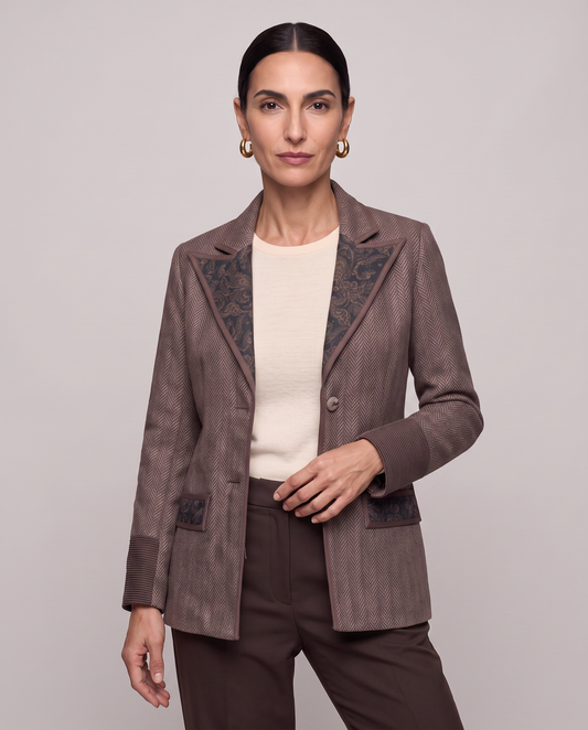 Blazer espigado con inserto jacquard y ribetes de piel sintética - Marrón