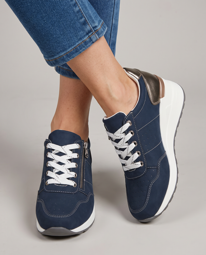Zapatillas con cuña interna y cremallera