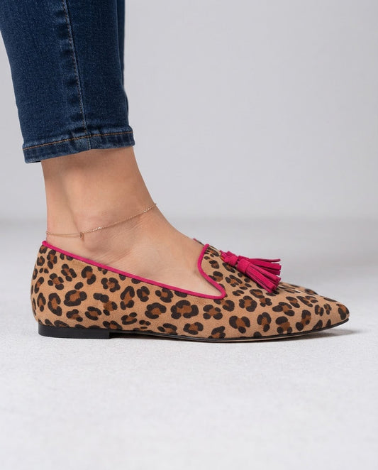 Mocasín Ginebra — Leopardo Gamuzado, Borlas Fucsia
