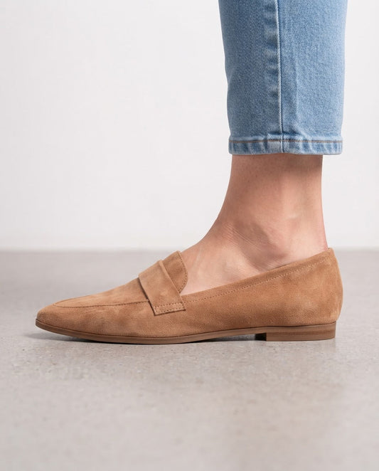 Mocasín de Punta con Franja en el Empeine