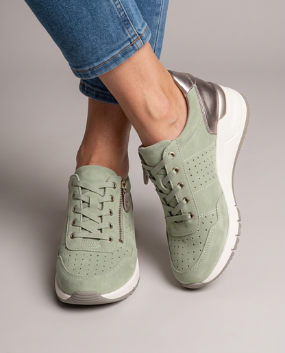 Zapatillas con cuña interna y cremallera