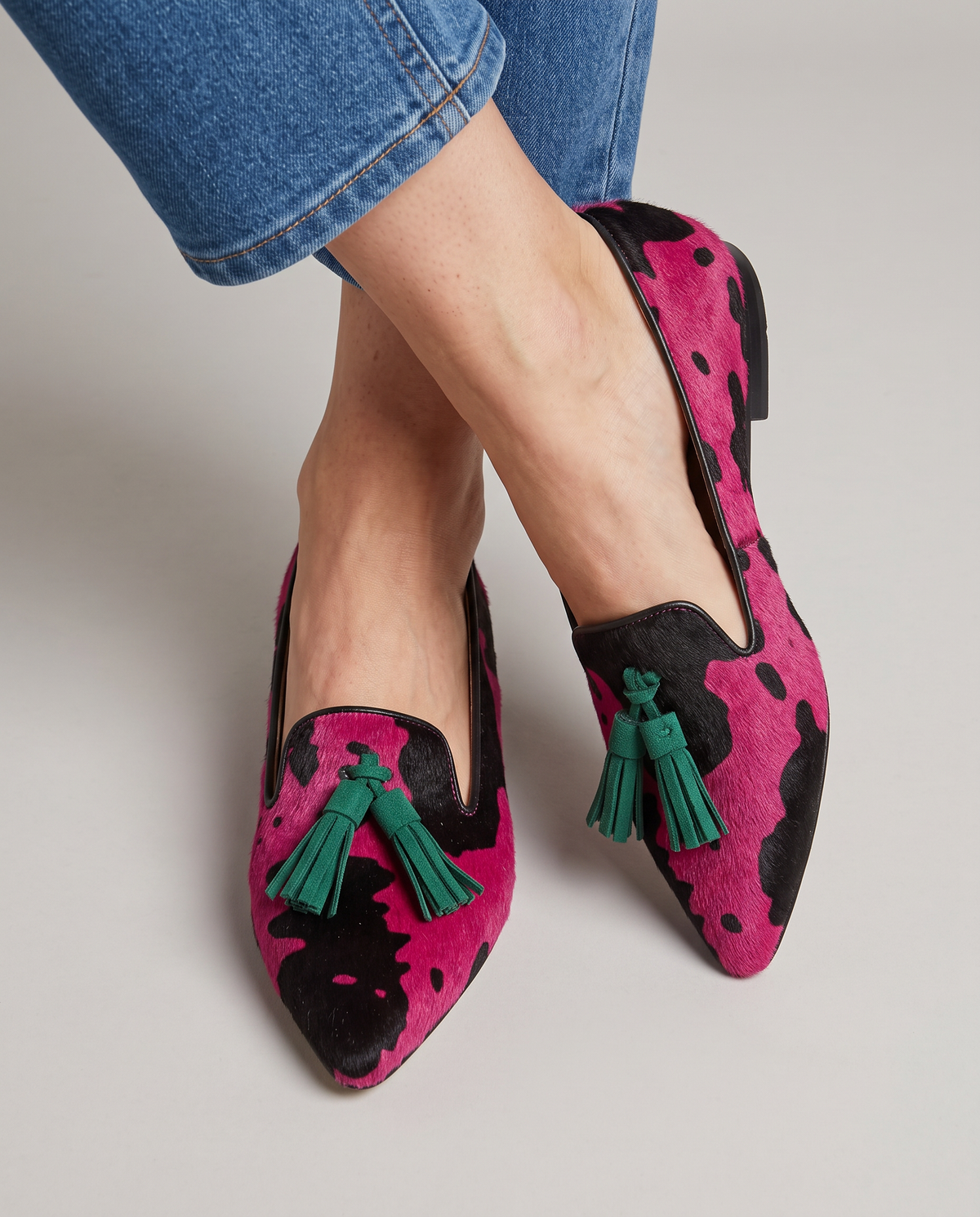 Mocasín Ginevra — Vaca Fucsia, Borlas Verdes