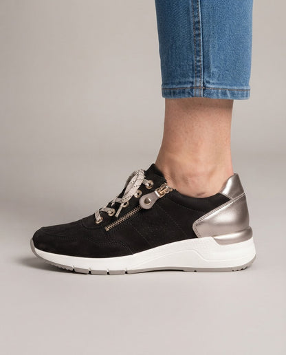 Zapatillas con cuña interna y cremallera