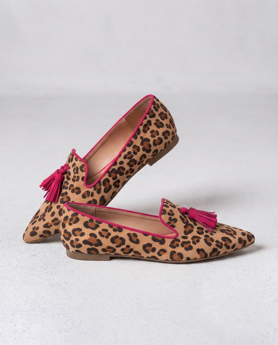 Mocasín Ginebra — Leopardo Gamuzado, Borlas Fucsia