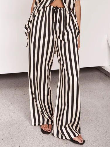 Conjunto de pantalones de pierna ancha sueltos a rayas casuales de resort